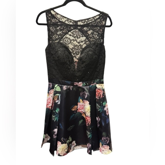 Terani Couture Dresses & Skirts - Terani Couture Elegant Black mini Dress size 12